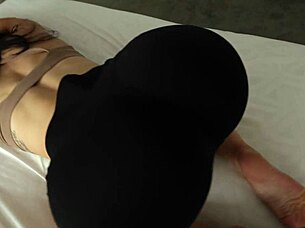 ALEXA CHAINS Bounces Her Big Ass on Thick Cock!