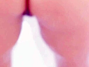 Innocent teen's steamy bath twerk tempts wildly