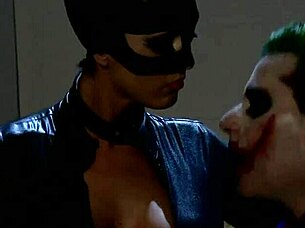 katwoman jennifer dark sneaks into prison cage for steamy 3way