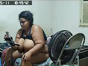 security cam catches busty brazilian milf flashing huge pussy 💦🍑