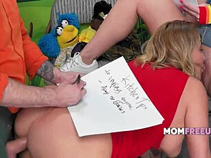 RYAN KEELY TEACHES RIVER LYNN GAWK GAWK IN MOMMY THREESOME