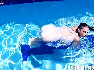 does yessica bunny crave underwater wet pussy contractions?