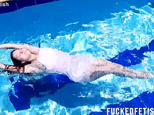 does yessica bunny crave underwater wet pussy contractions?