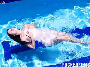 does yessica bunny crave underwater wet pussy contractions?
