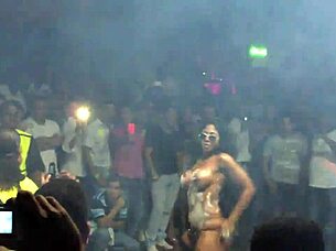 Hey sexy latina, strip naked at the colombian club now