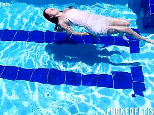 does yessica bunny crave underwater wet pussy contractions?