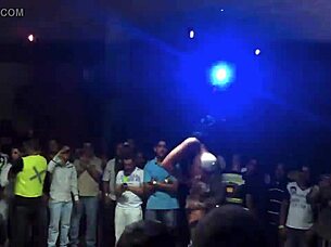 Hey sexy latina, strip naked at the colombian club now