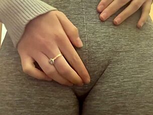 i see my babe masturbatin in kitchen leggings she cums hard ugh
