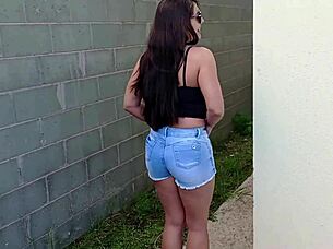 gostosa patroa moans as pedreiro fucks her outdoors hard