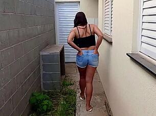 gostosa patroa moans as pedreiro fucks her outdoors hard