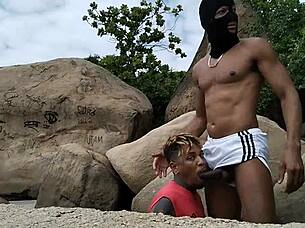 airport outdoor domination turns muscular guy into bottom 💪🍑