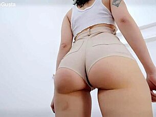 i crave her tall skinny round ass puffy cameltoe