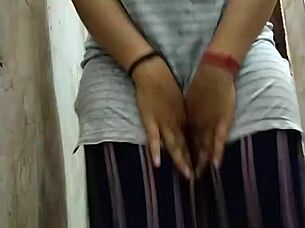 Indian Riya Thakur Bathes Naked for Boyfriend!