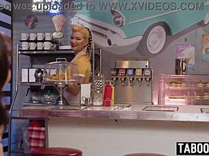 alexis tae wanna eat that blonde milf juicy pussy