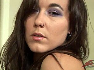 wanna watch skin diamonds strip and dive into hot lesbian dreams baby?