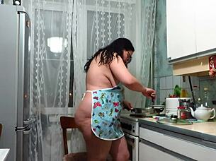 mature bbw forks fat pussy shakes big boobs kitchen fetish