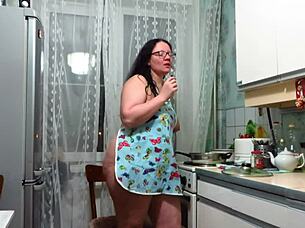 mature bbw forks fat pussy shakes big boobs kitchen fetish