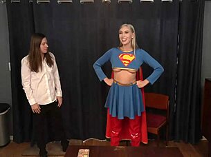 Supergirl seduces Poison Ivy lesbian style! 💋🔥