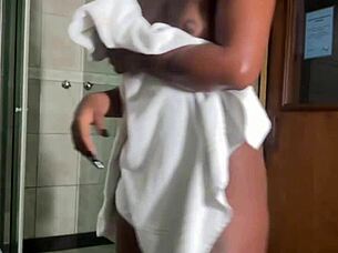 Quick Bathroom Bareback Creampie with Hot Ebony Pagode Hookup