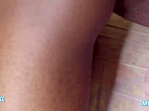 creampie fills teen ebony's wet shaved pussy up close 💦🔥😍