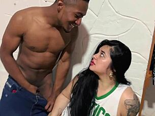 oye colombiana, ¿tu esposo sabe que follas a su amigo con bbc en threesome?