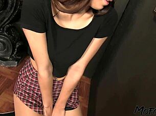 young amateur slurps big cock deepthroat sloppy