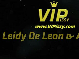 Leidy De Leon Teaches Amaris Wet Pussy Licking Closeup