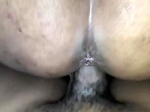 ngentot istri teman indonesian milf squirts riding huge cock missionary