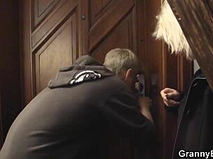 Sexting Stranger On Phone Leads To Nude Video Call