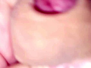 arrapato con vestito sporco dialogo italiano geme piscia cazzo enorme sborrata.