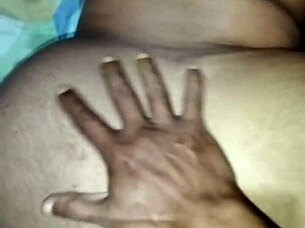 ngentot istri teman indonesian milf squirts riding huge cock missionary