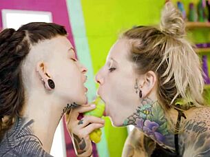 Scene Queen Strap-On Wrecks Shy Teen