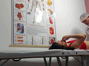ginecologista fingers ass and fucks patient hard