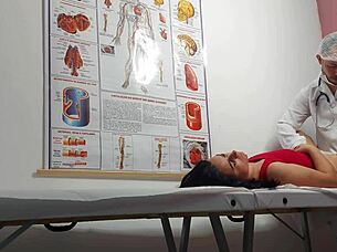 ginecologista fingers ass and fucks patient hard