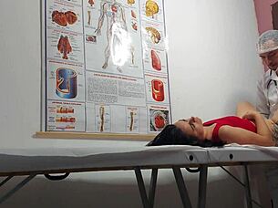 ginecologista fingers ass and fucks patient hard