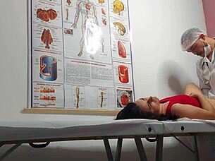 ginecologista fingers ass and fucks patient hard