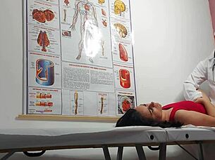 ginecologista fingers ass and fucks patient hard