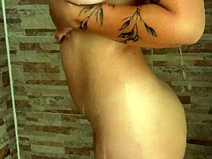 voyeur watches busty friend's huge natural tits shower