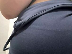 extreme squirting session in public gym