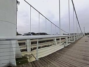 exposing my saggy natural boobs on bridge