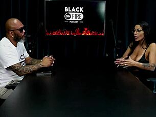 Safada strips shows huge tits porn vs creator talk natzinha!