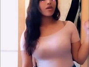 P3ngali reel features big arse British Bengali babe teasing