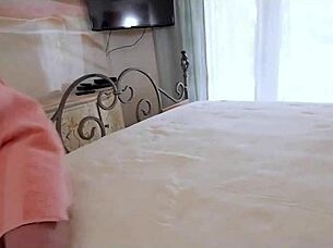 uh, this hot babe's handjob and blowjob feels so good...