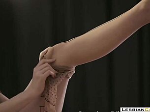 beautiful babes in pantyhose strapon fucking 😍