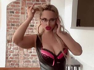 Sissy, worship my lips glasses nails now?