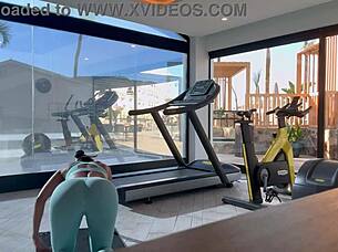 Gym Temptress Bubble Butt Seduces Trainer