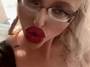 Sissy, worship my lips glasses nails now?