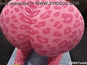 i'm obsessed with this big ass asian in tight leggings shaking it