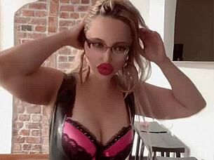 Sissy, worship my lips glasses nails now?