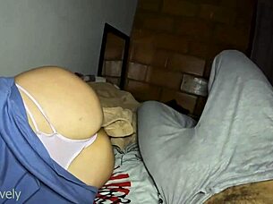 Amateur girlfriend craves bedroom cowgirl pounding
